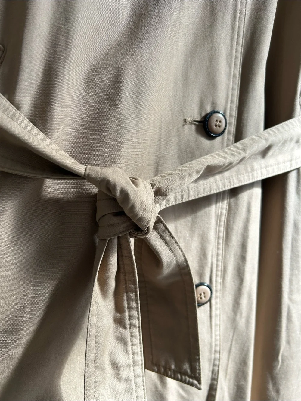Women’s Size 10 Vintage London Fog Beige/Tan Classic Trench Coat with Belt - Picture 4 of 16